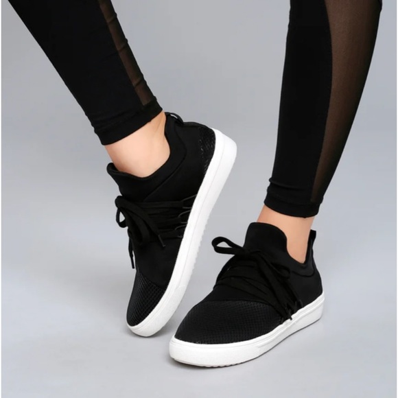 Steve Madden Shoes - Steve Madden Size 9 Lancer Black Sneakers ~Black & White ~Runners Sneakers shoes